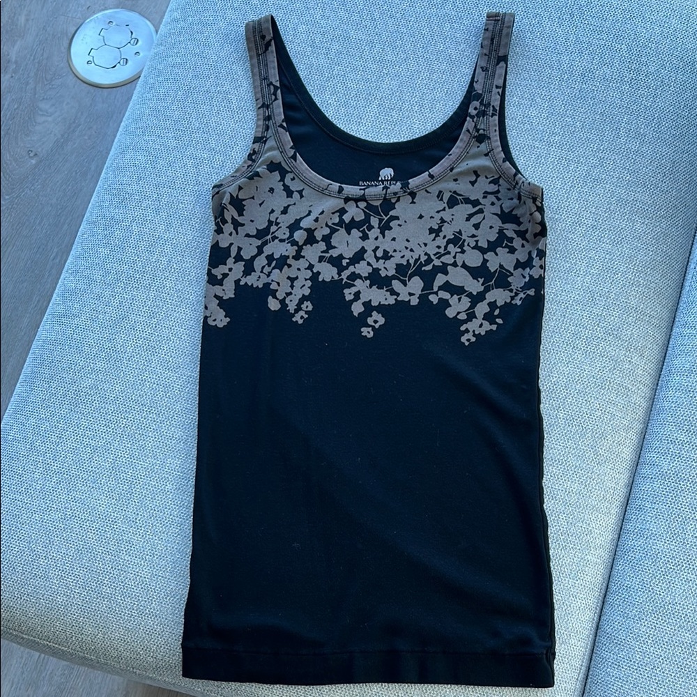 Banana Republic Floral print Black Tank Top. Size Small